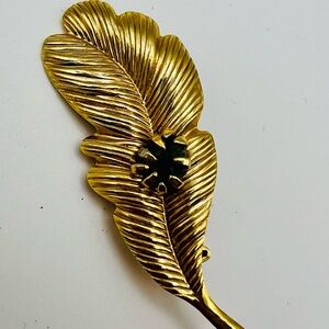 Vintage Gold Tone Feather Brooch w/ Green Rhinestone Center 3”